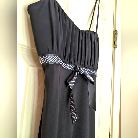 Simple Black Formal Dress with Polka Dot Ribbon - Picture 3 of 6